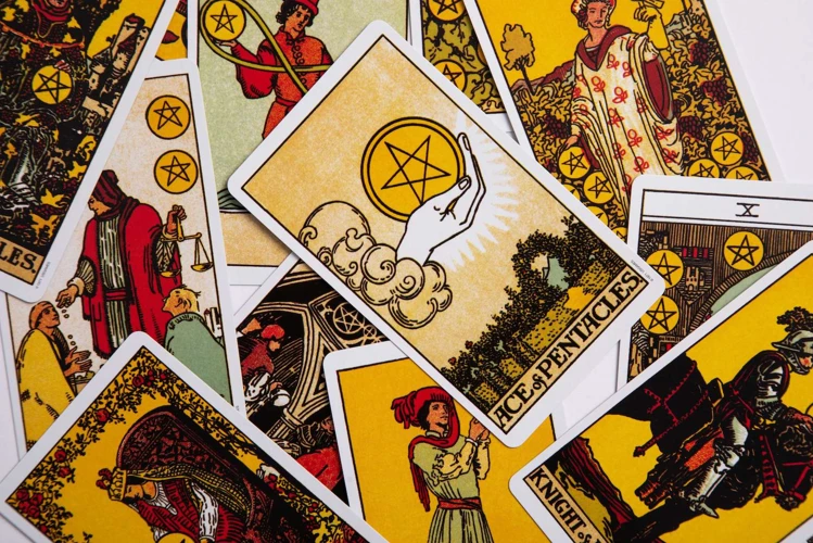 Tulkinta Ja Ohjaus Kuukauden Tarot-Korteista